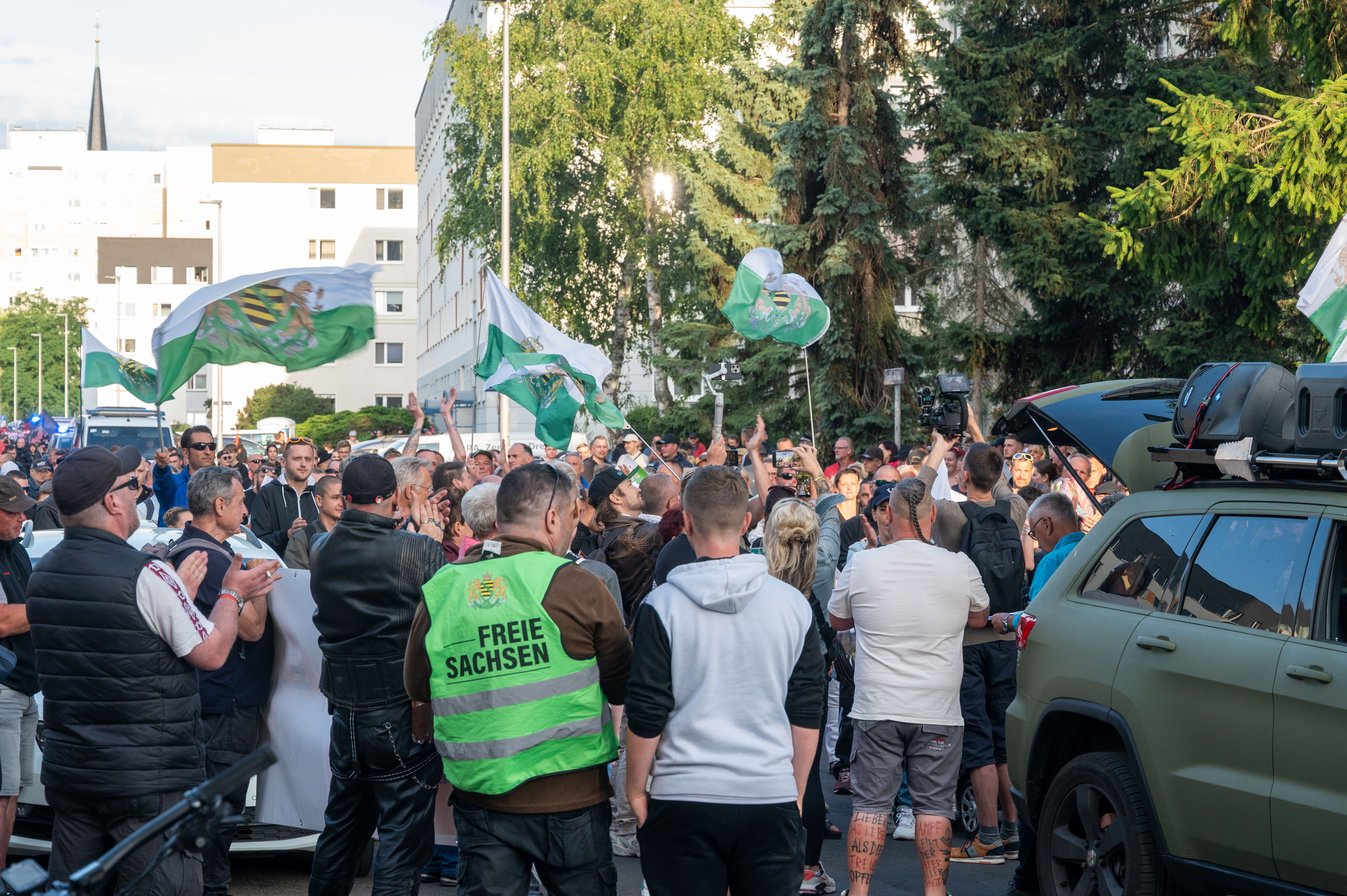 Rechtsextremisten demonstrieren in Dresden-Leuben